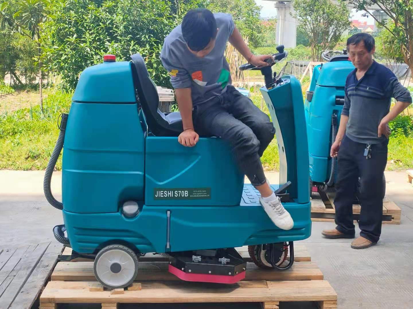 洁士S70B大型双刷驾驶式国产区人妖精品人妖精品视频